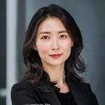 赵敏华，职业规划咨询师，温和专业的女性形象，擅长女性职业转型辅导